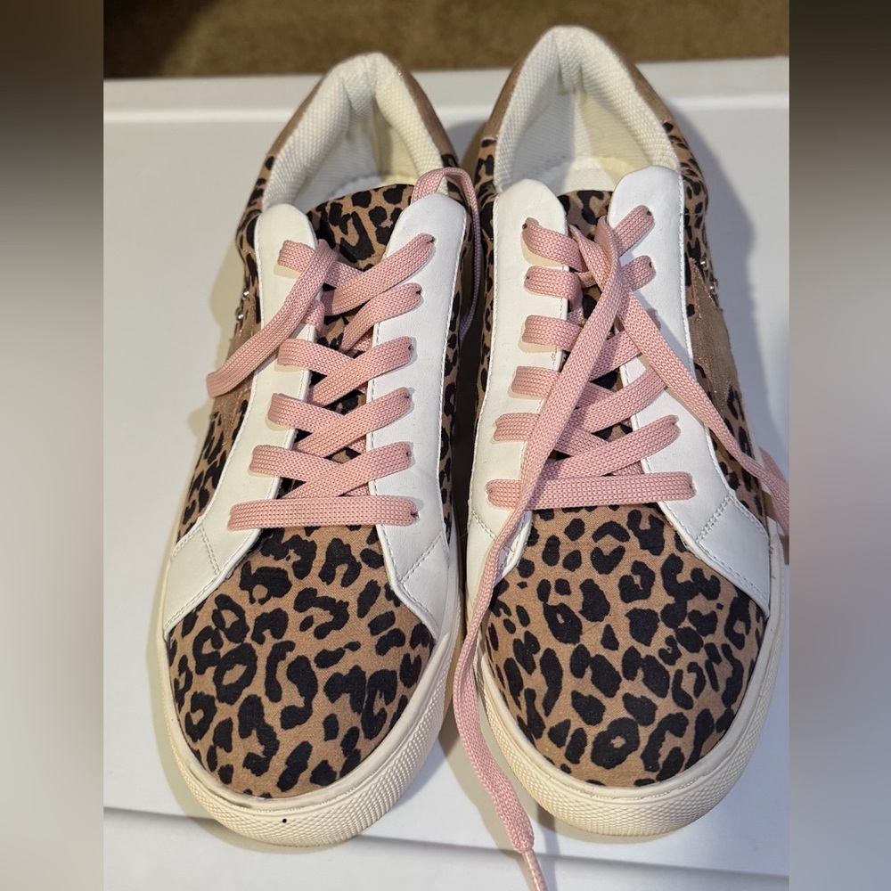 Leopard Print Women's Sneakers with Pink Accents